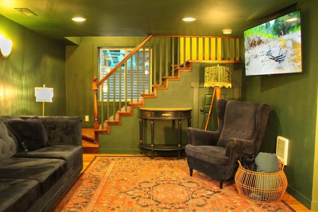 Heart Of Woodstock, 10 Min Walk To Reed, With Private Garage! Lejlighed Portland Eksteriør billede
