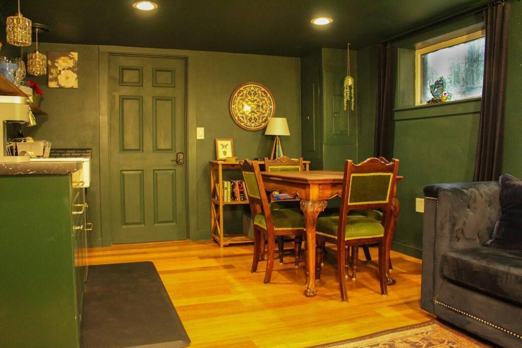 Heart Of Woodstock, 10 Min Walk To Reed, With Private Garage! Lejlighed Portland Eksteriør billede
