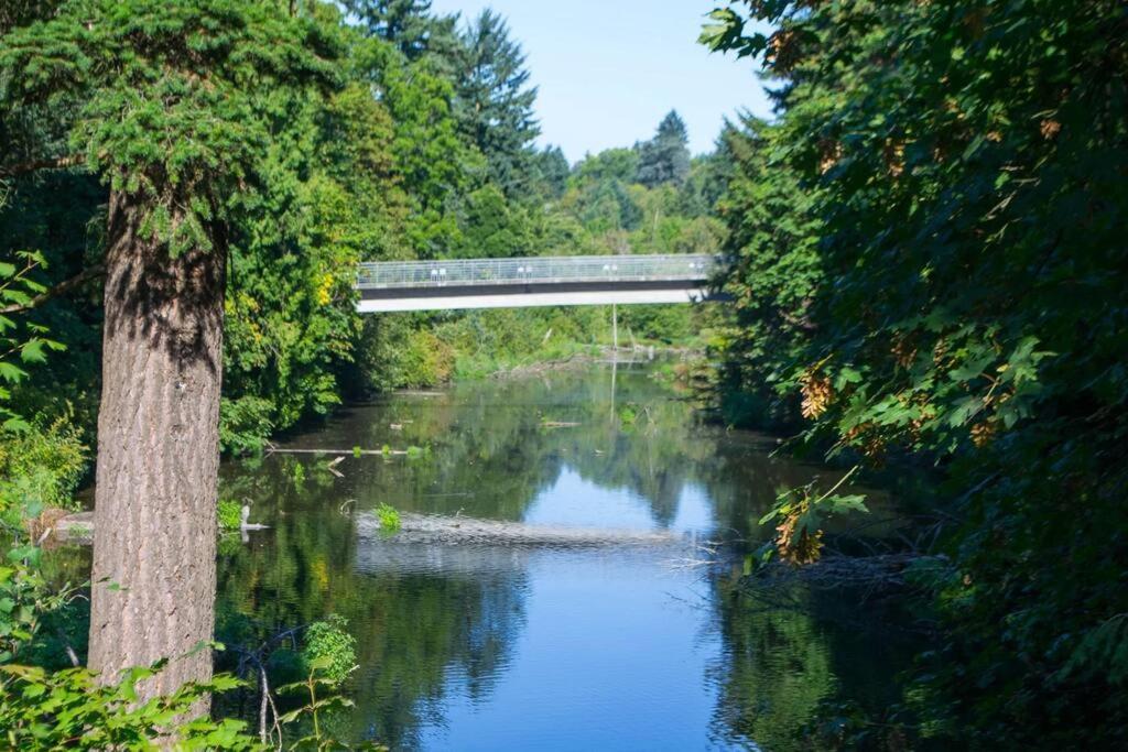 Heart Of Woodstock, 10 Min Walk To Reed, With Private Garage! Lejlighed Portland Eksteriør billede