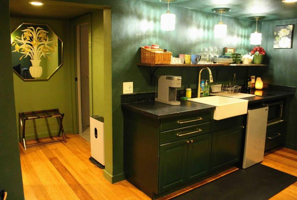 Heart Of Woodstock, 10 Min Walk To Reed, With Private Garage! Lejlighed Portland Eksteriør billede
